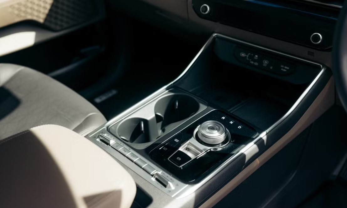 Looking for Kia CARNIVAL car hire or luxury car hire Sydney?