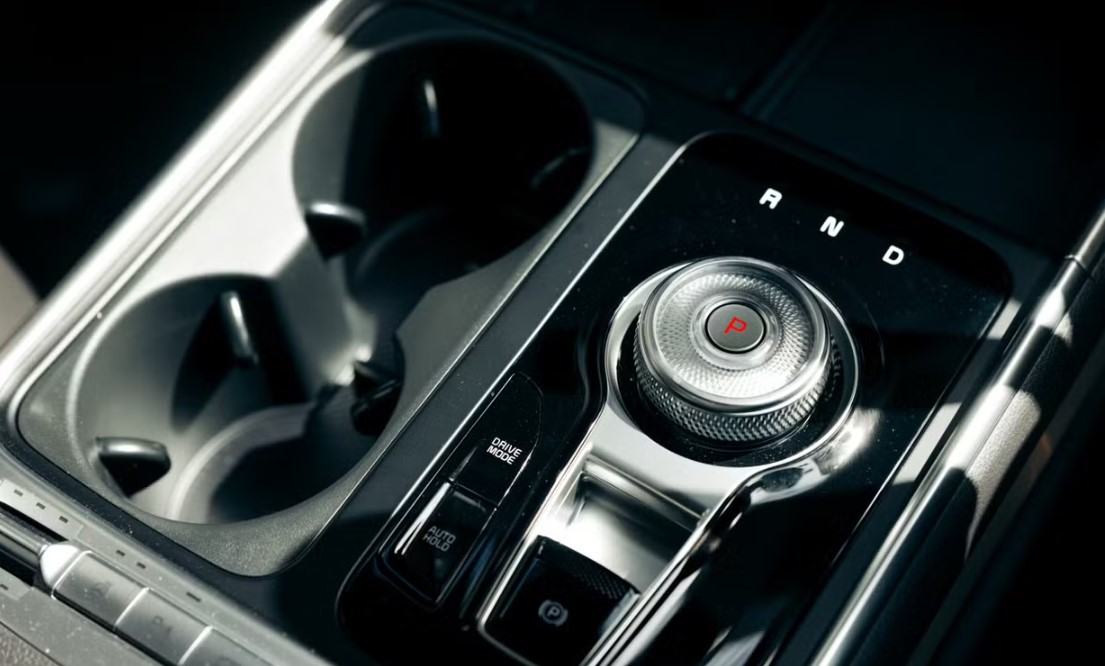 Looking for Kia CARNIVAL car hire or luxury car hire Sydney?