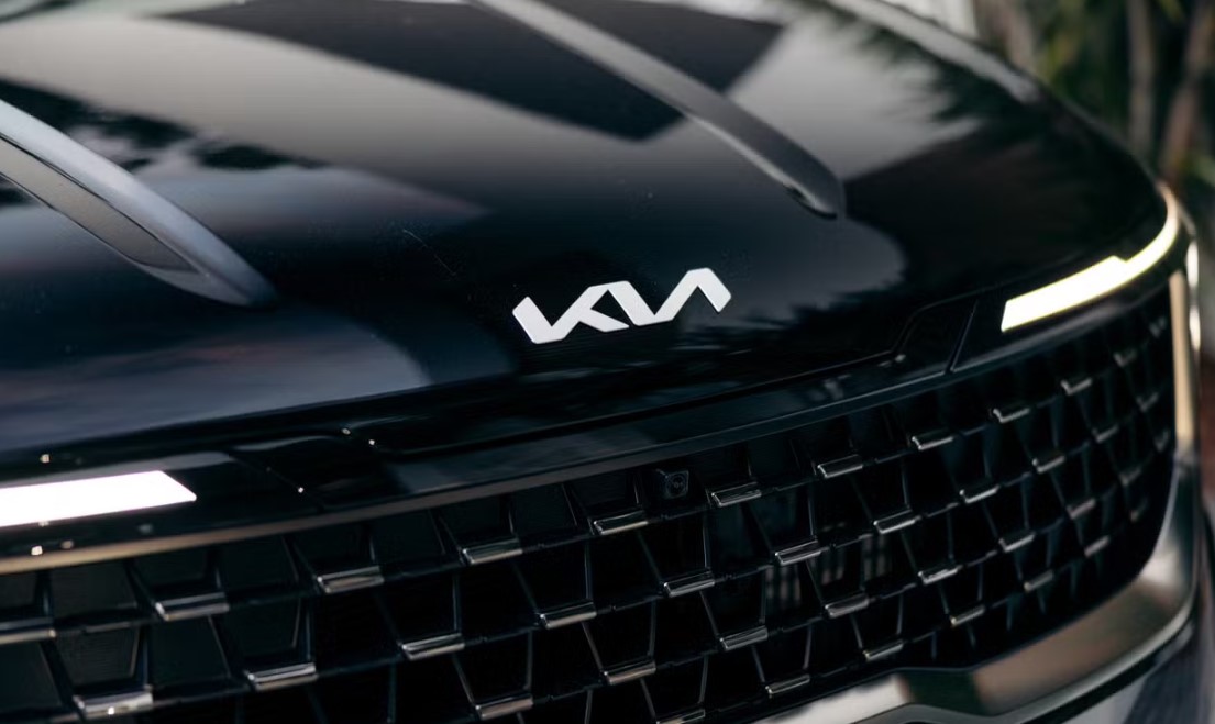 Looking for Kia CARNIVAL car hire or luxury car hire Sydney?