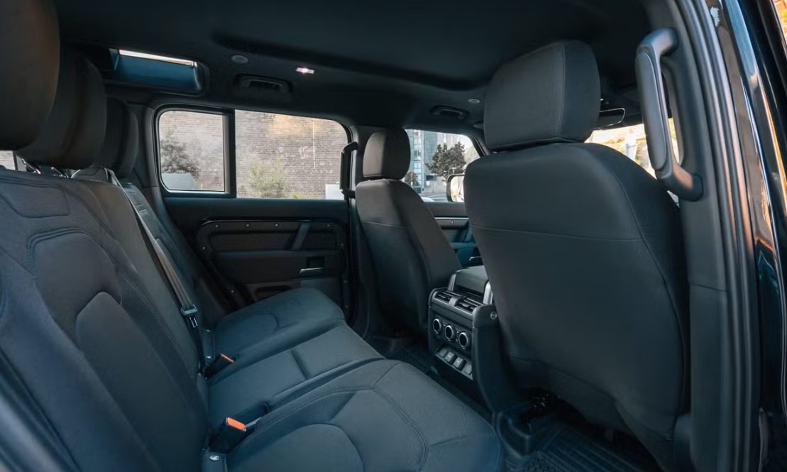 Looking for Land Rover DEFENDER hire or luxury car hire Sydney?