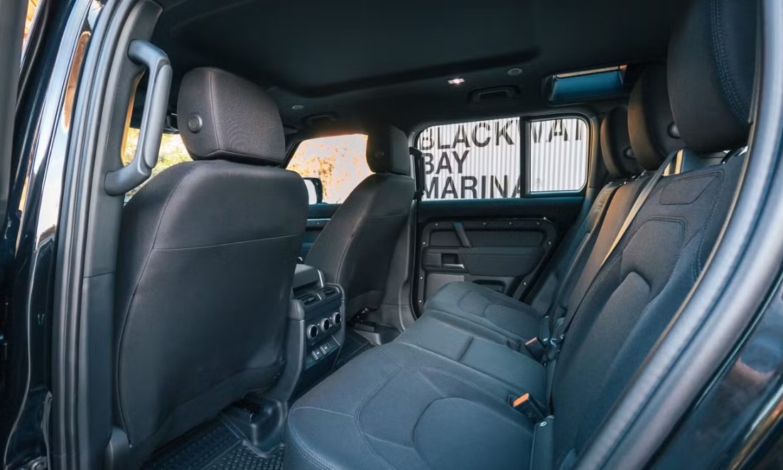 Looking for Land Rover DEFENDER hire or luxury car hire Sydney?