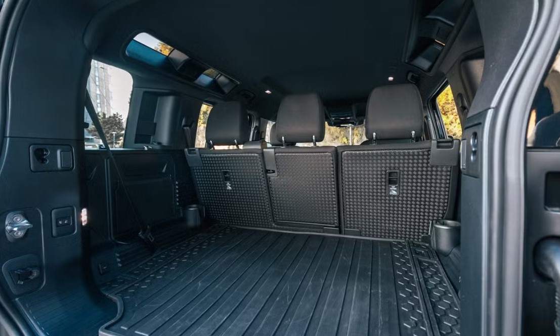 Looking for Land Rover DEFENDER hire or luxury car hire Sydney?