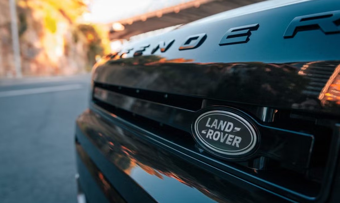 Looking for Land Rover DEFENDER hire or luxury car hire Sydney?