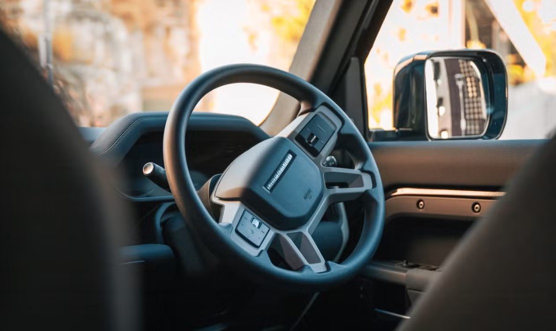 Looking for Land Rover DEFENDER hire or luxury car hire Sydney?