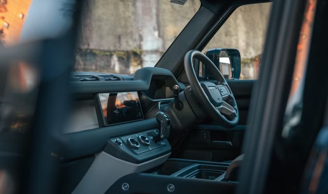 Looking for Land Rover DEFENDER hire or luxury car hire Sydney?